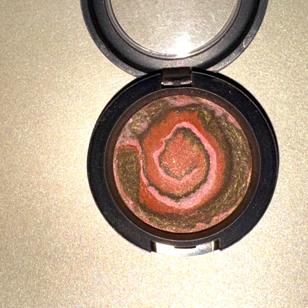Mac cosmetics Aurora eyeshadow